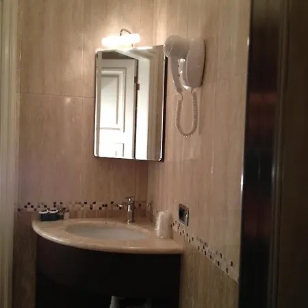 依赖 招待所 梅纳焦